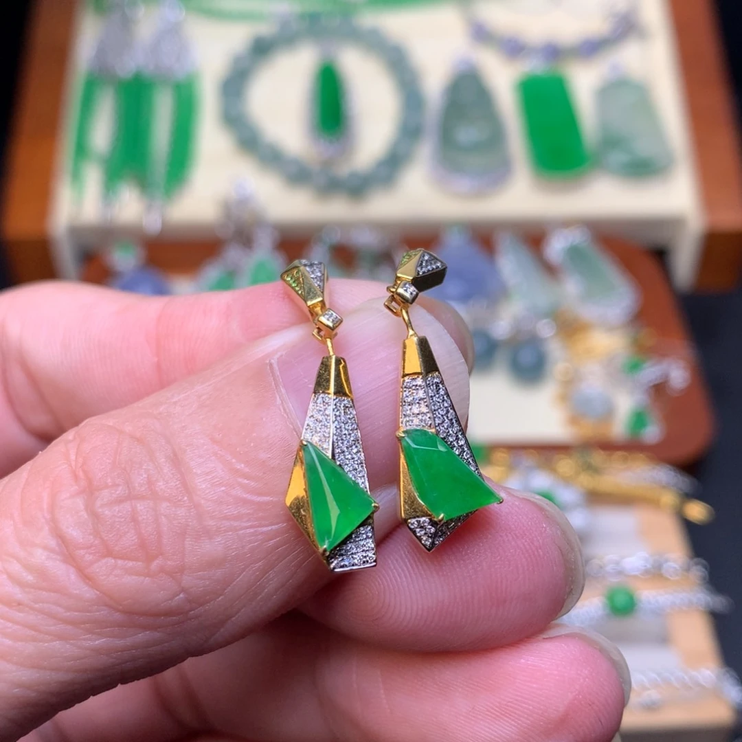 翡翠颈饰18K金镶嵌随形