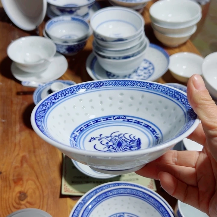 碗休**间青花玲珑兰花荷叶碗2个