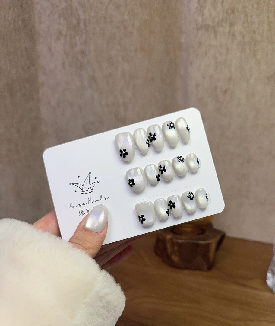 缘分天使【黑色小花花】纯手工定制美甲拆卸穿戴甲A0051裸色气质
