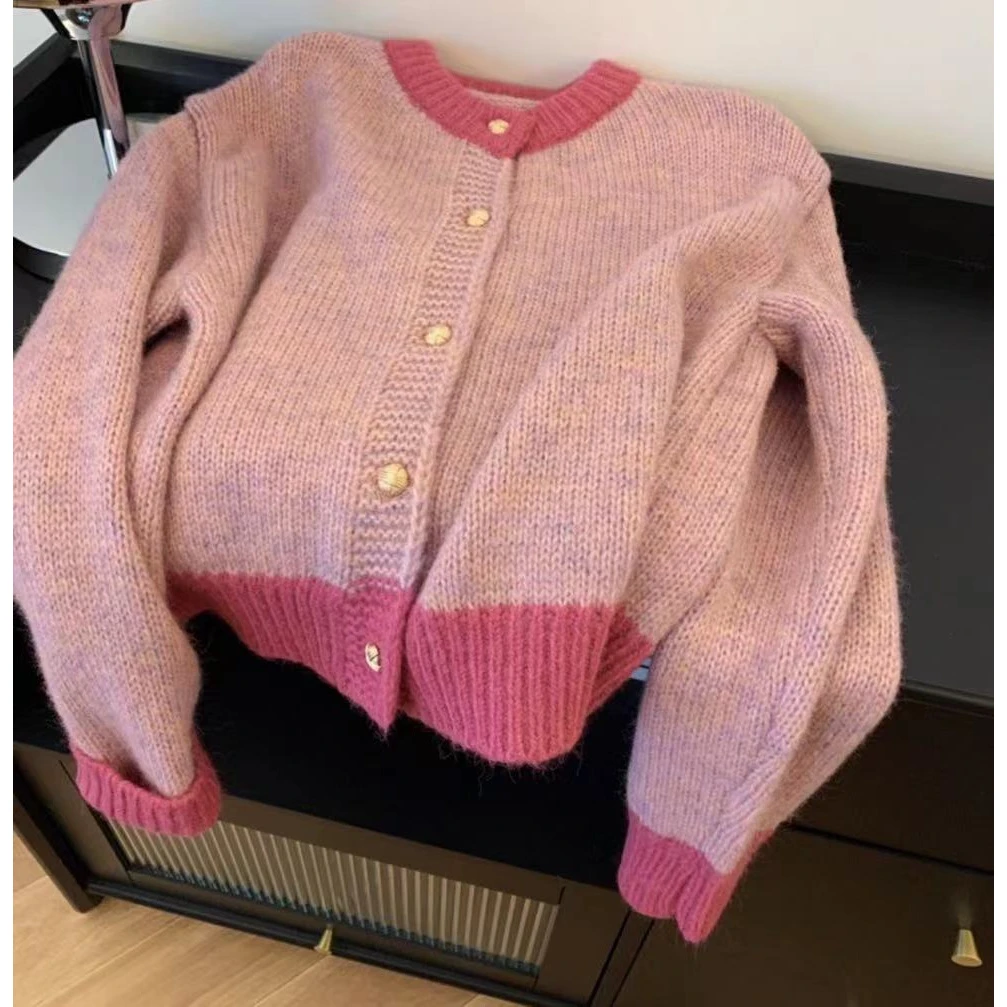 网图小香风粉色短款毛衣外套女秋冬加厚慵懒风小个子针织开衫上衣