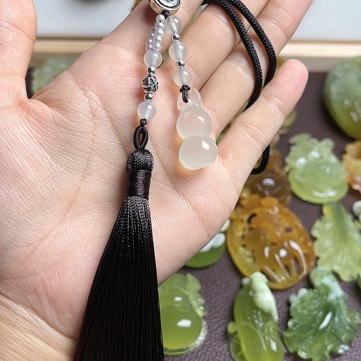 蛇纹石玉颈饰未镶嵌