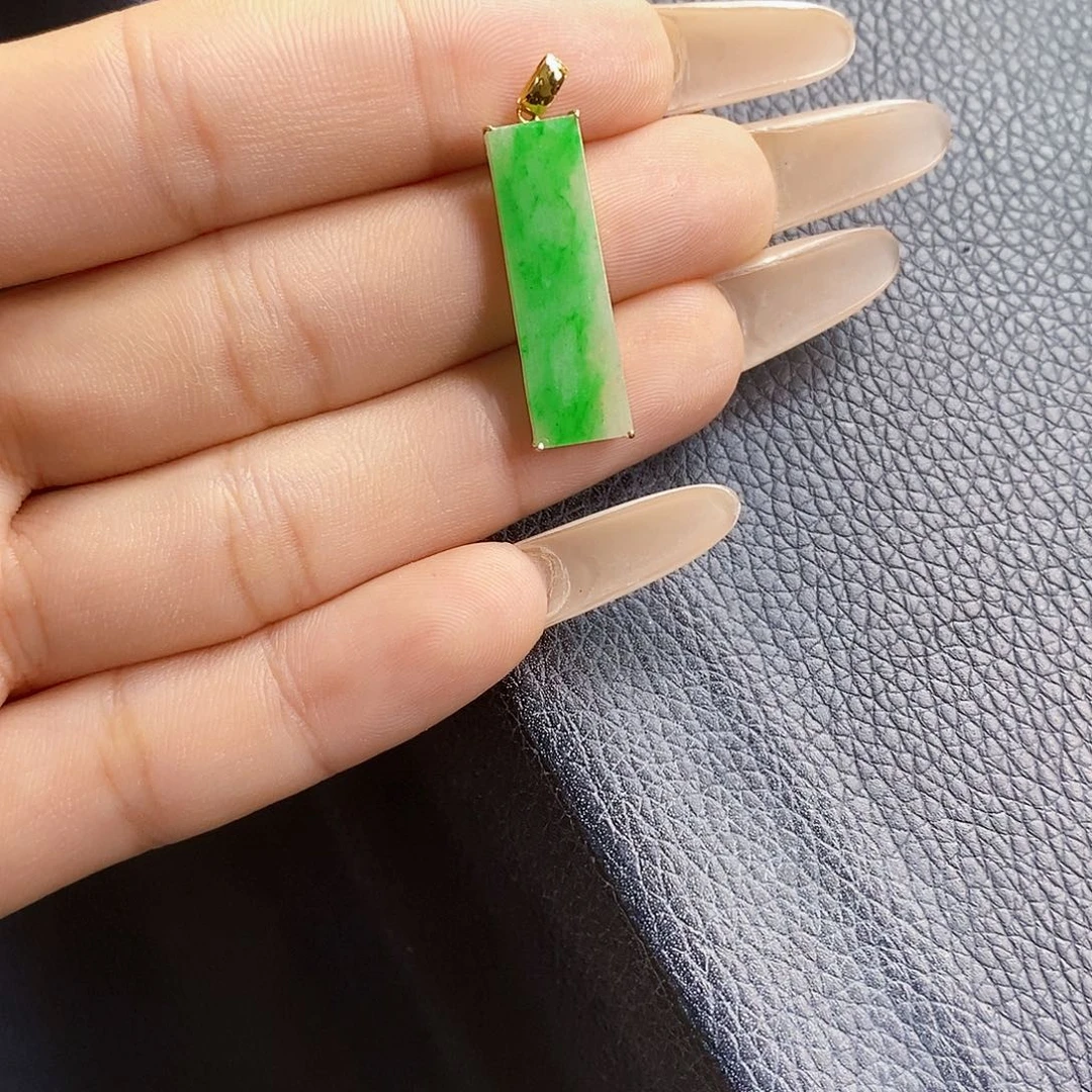 翡翠18K金镶嵌颈饰翡翠