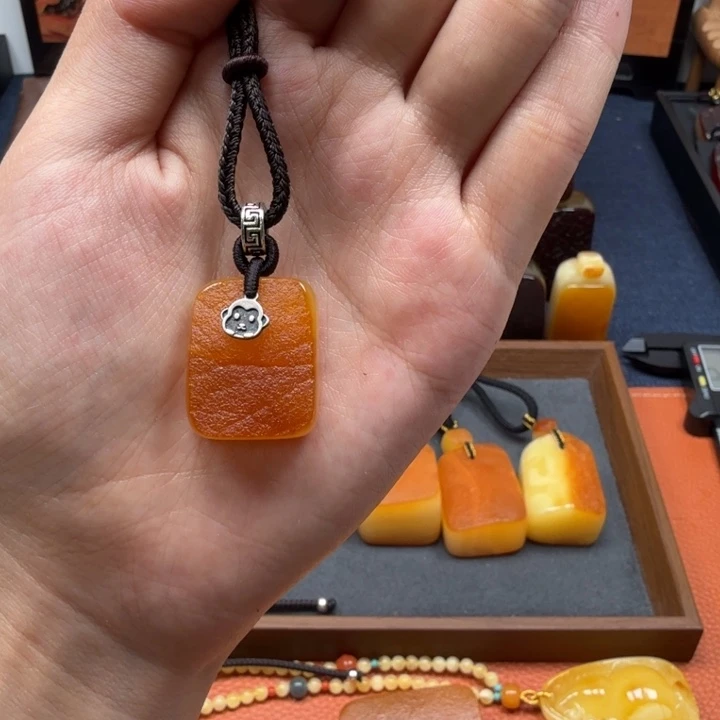 蜜蜡未镶嵌吊坠(赠链)