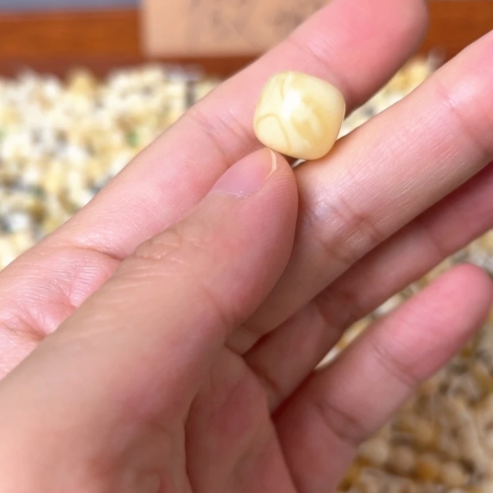蜜蜡未镶嵌裸石12.7mm一个