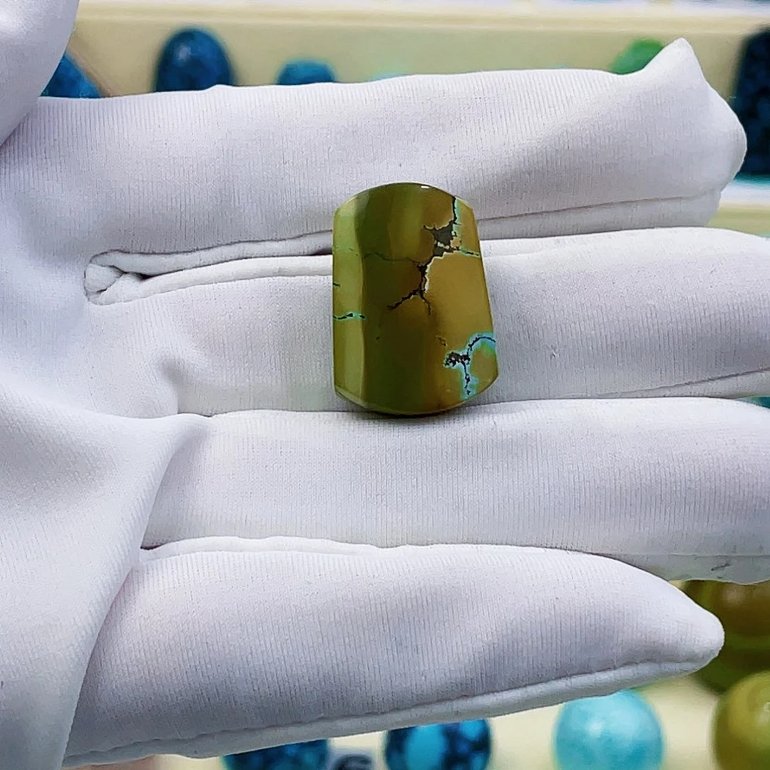 绿松石未镶嵌颈饰