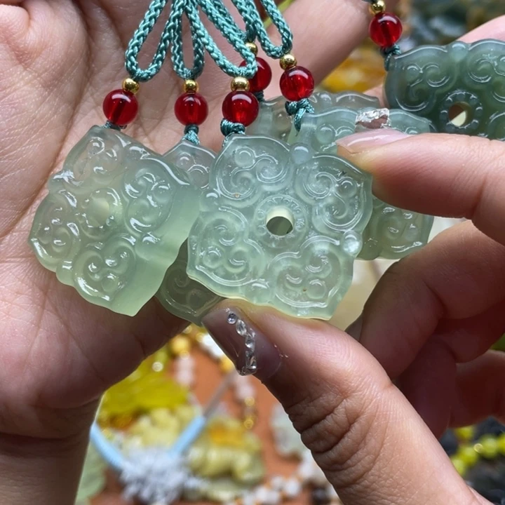 蛇纹石玉未镶嵌吊坠