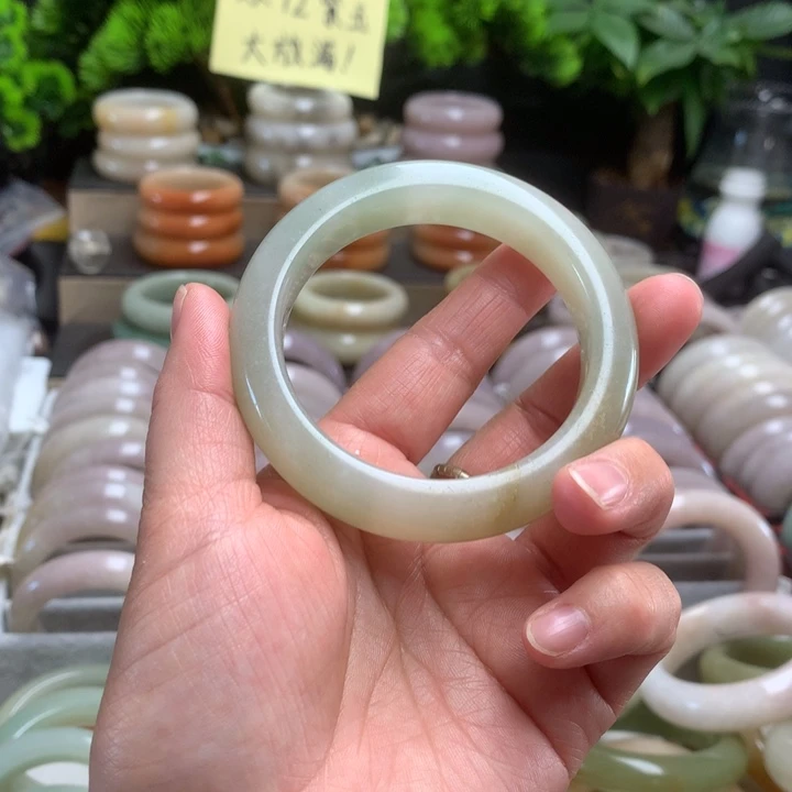 石英质玉未镶嵌手镯