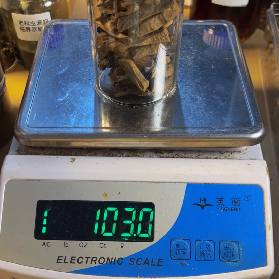 沉香沉香碎屑果*白棋楠乌身两面刮