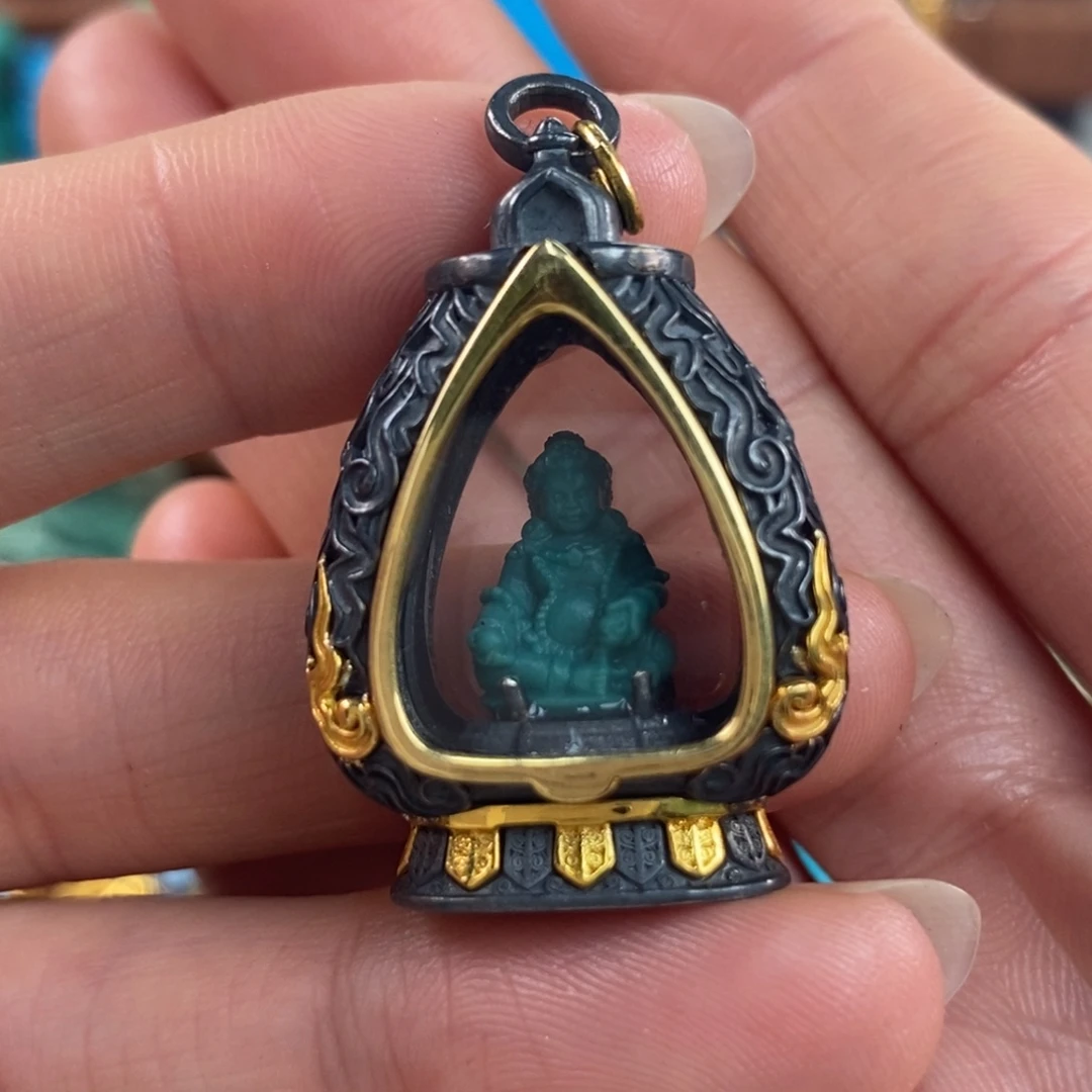 绿松石未镶嵌。嘎乌盒