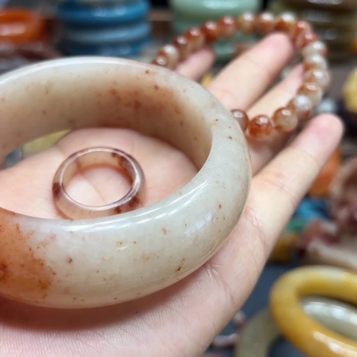 ـ***破石英岩玉合金颈饰