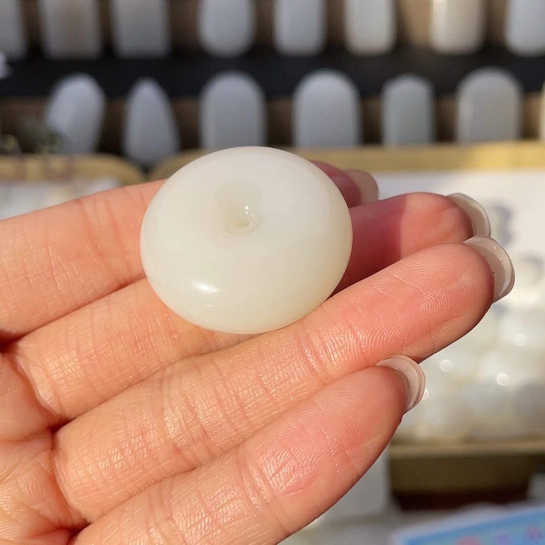 大***东和田玉未镶嵌颈饰