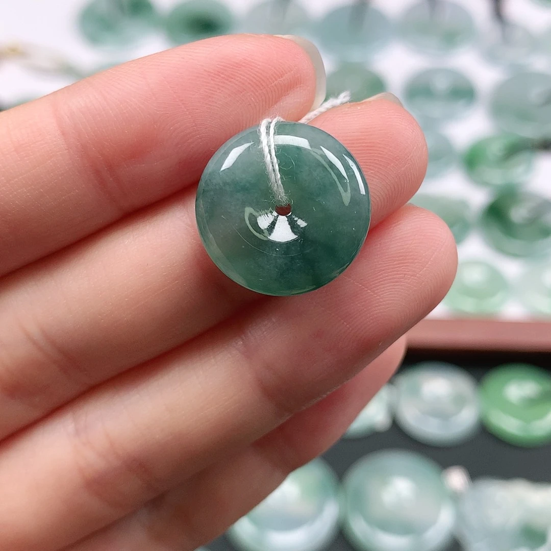 翡翠颈饰未镶嵌平安