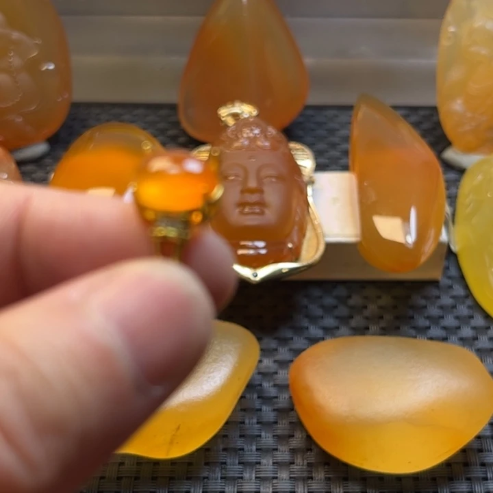 余***石英质玉未镶嵌旦面