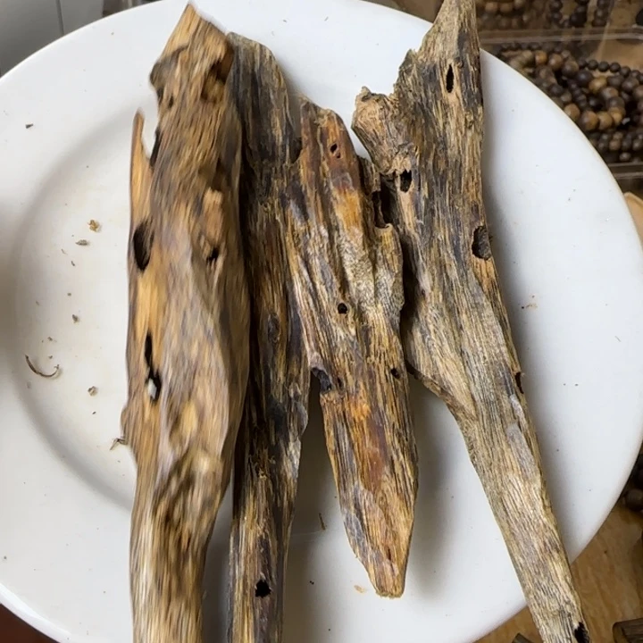 楚***尧沉香沉香碎屑海南露河天然虫漏40g