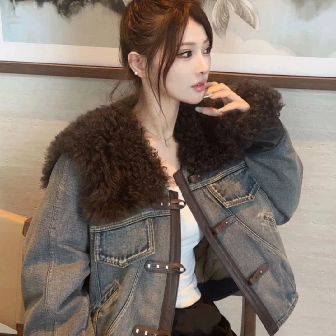 【奥莱撤柜】2025秋冬新款洋气短款托皮毛一体拼接牛仔皮草外套女