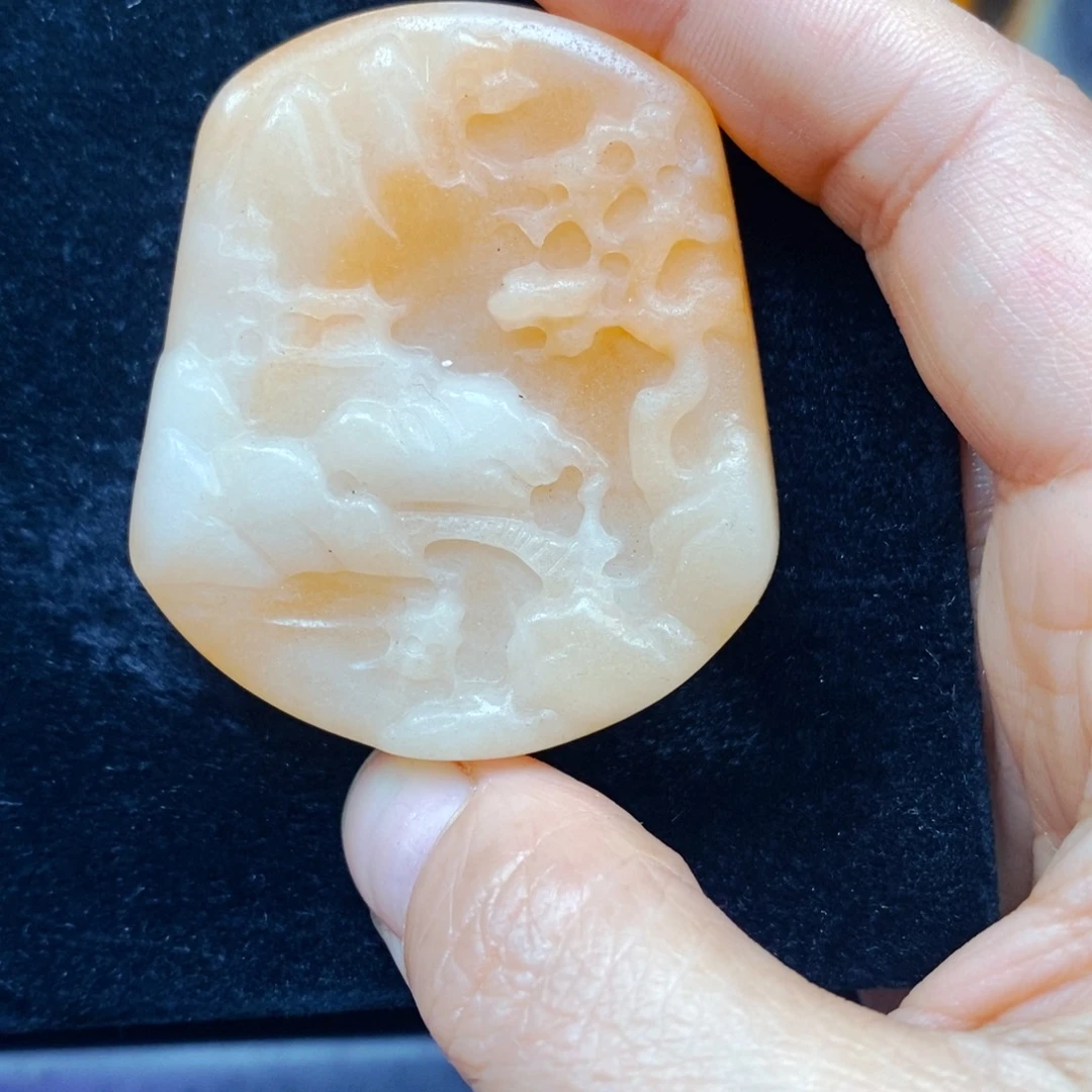 未镶嵌石英质玉（黄龙玉）颈饰