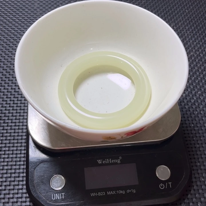 摆件瓷器和瓷器的