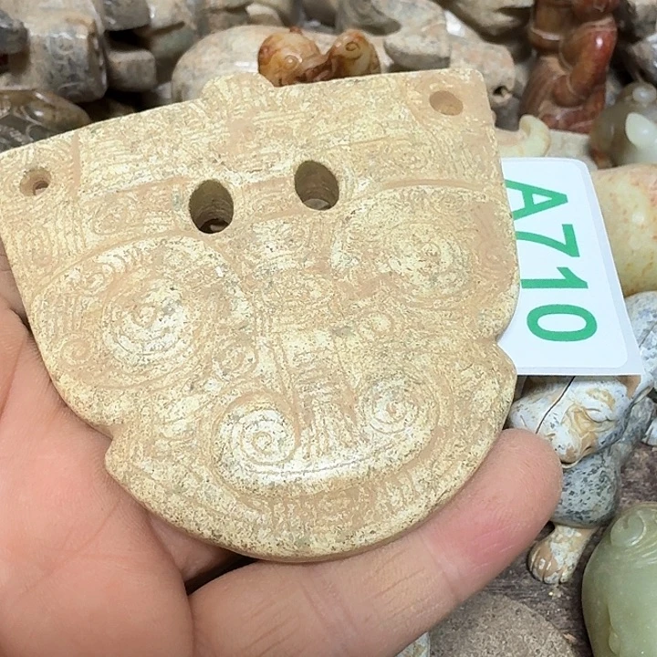 蛇纹石玉颈饰未镶嵌