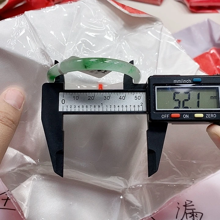 翡翠手镯未镶嵌129