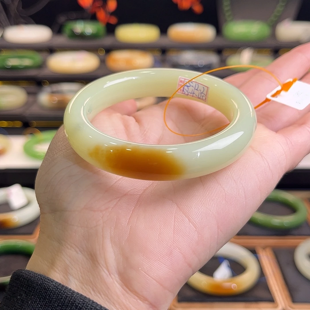 和田玉未镶嵌手镯细底橘红糖