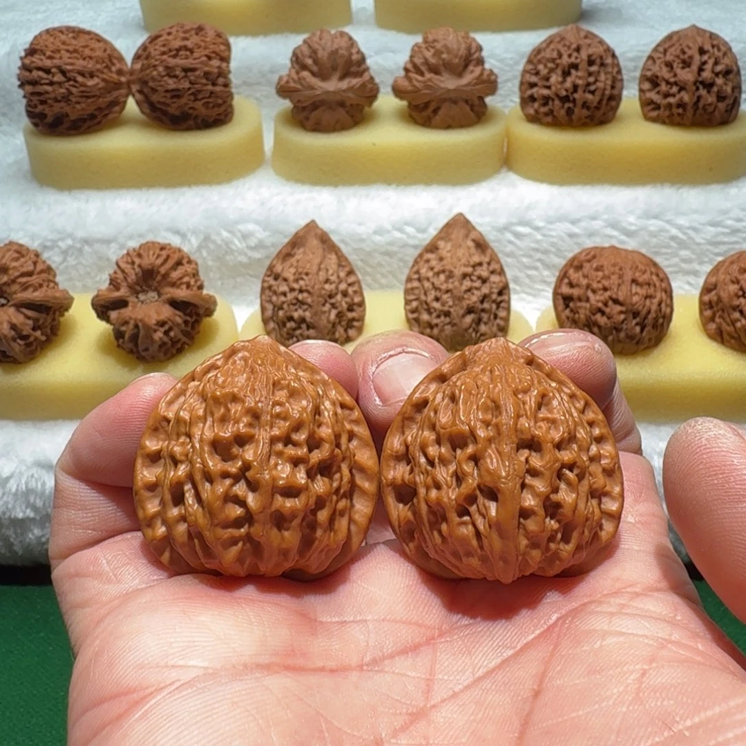 文玩核桃吊坠金牛38