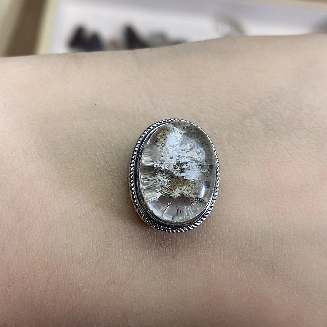 未镶嵌颈饰水晶M****?水晶