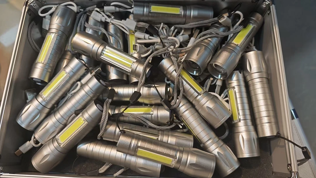 迷你多功能强光手电筒USB充电便携户外照明神器