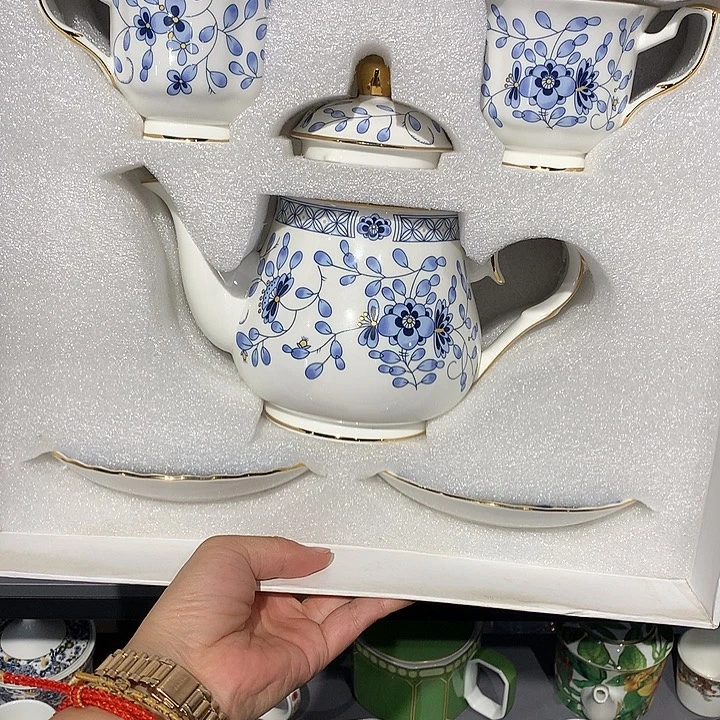 瓷片一壶两杯两碟