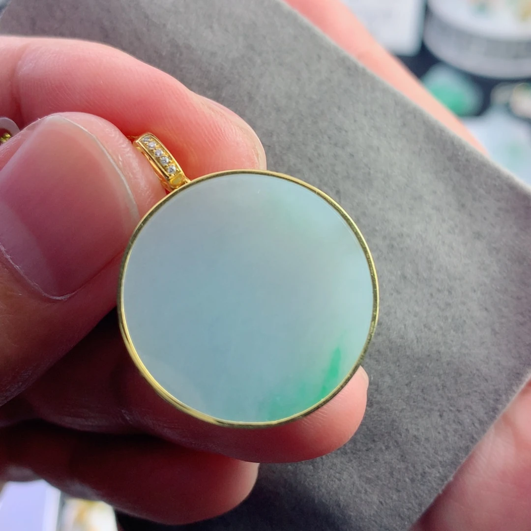 翡翠未镶嵌颈饰无事牌