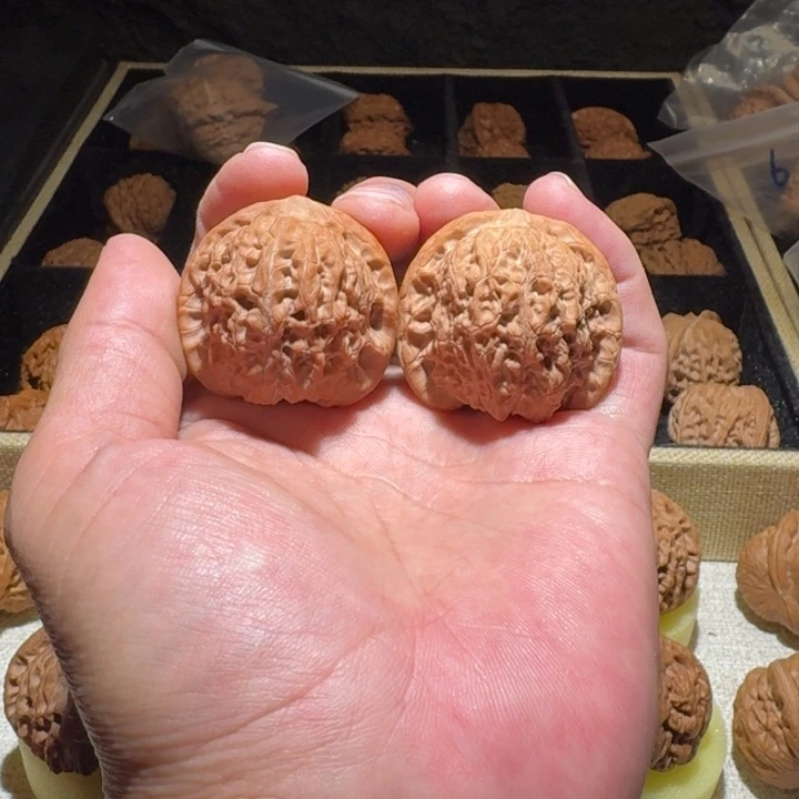 半***生吊坠文玩核桃血麒麟