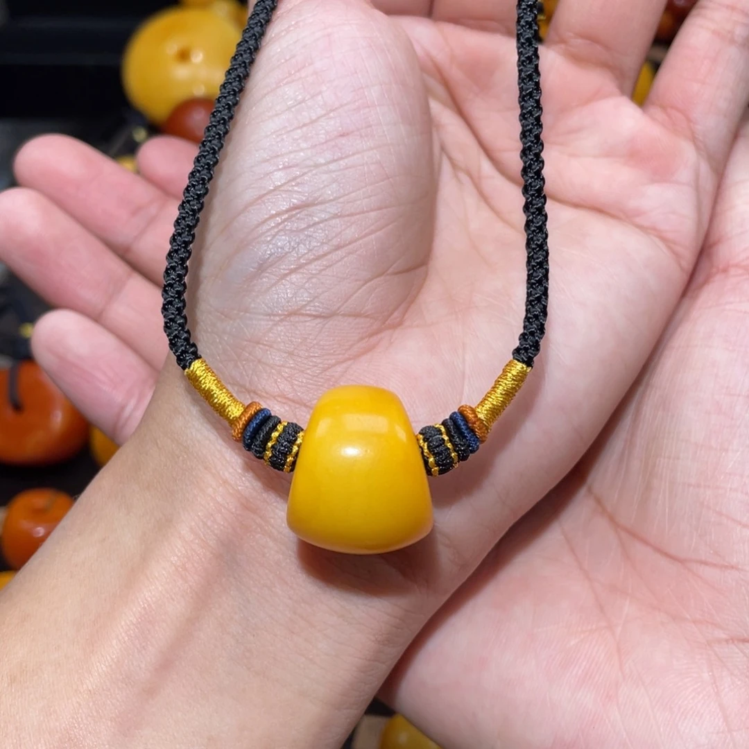 【闪购商品】琥珀裸石未镶嵌马蹄22.8