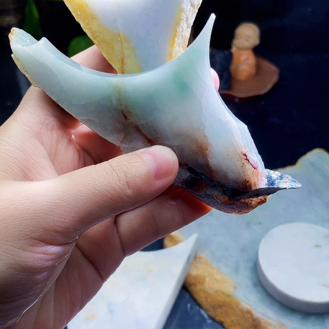 翡翠未镶嵌颈饰毛料1