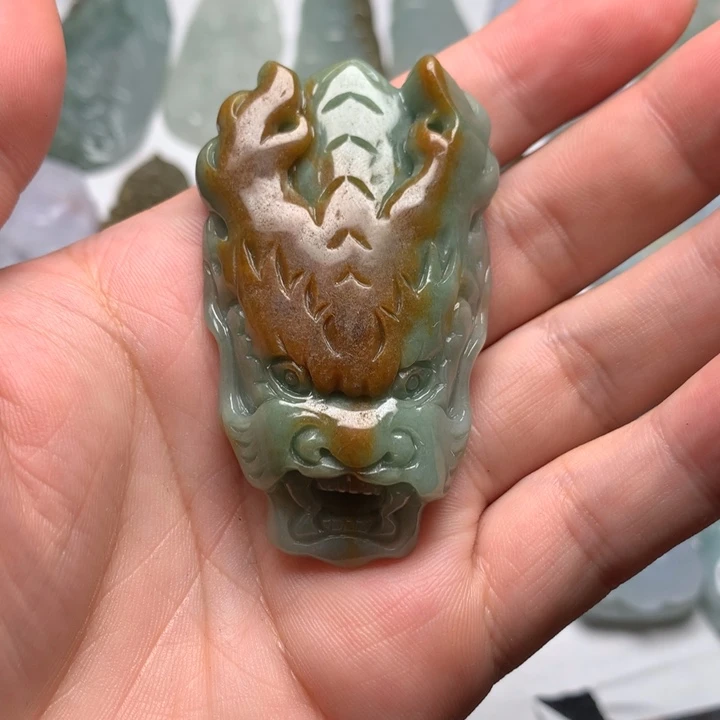 翡翠未镶嵌颈饰龙头37