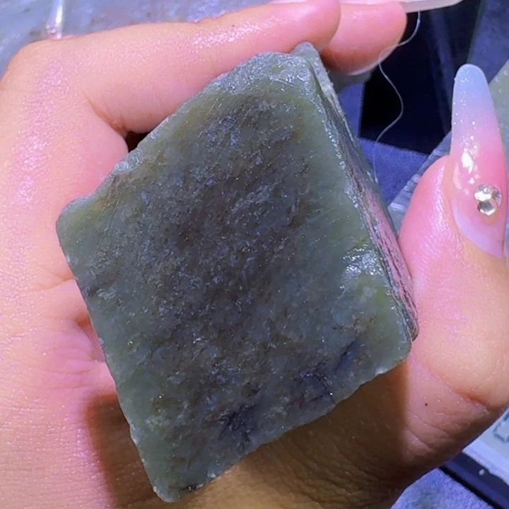 未镶嵌和田玉（糖玉）珠宝半成品