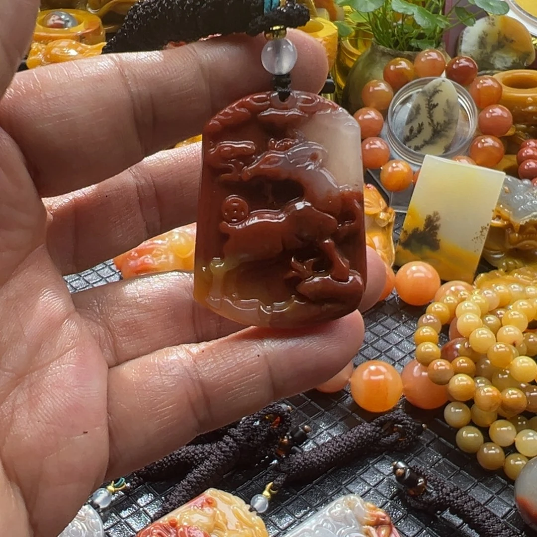 石英质玉未镶嵌颈饰