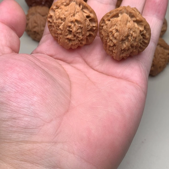 文玩核桃吊坠三角白36