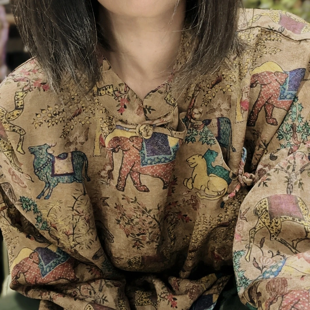 素年未央 SN197 中式复古宽松印花偏襟盘扣款侧开叉小衫