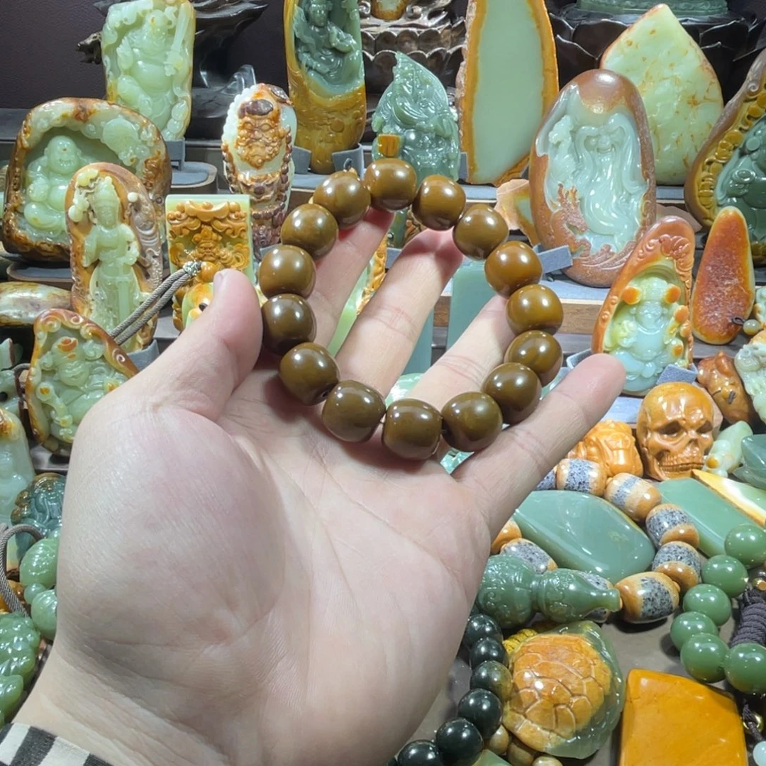 透闪石质玉未镶嵌珠宝奇石