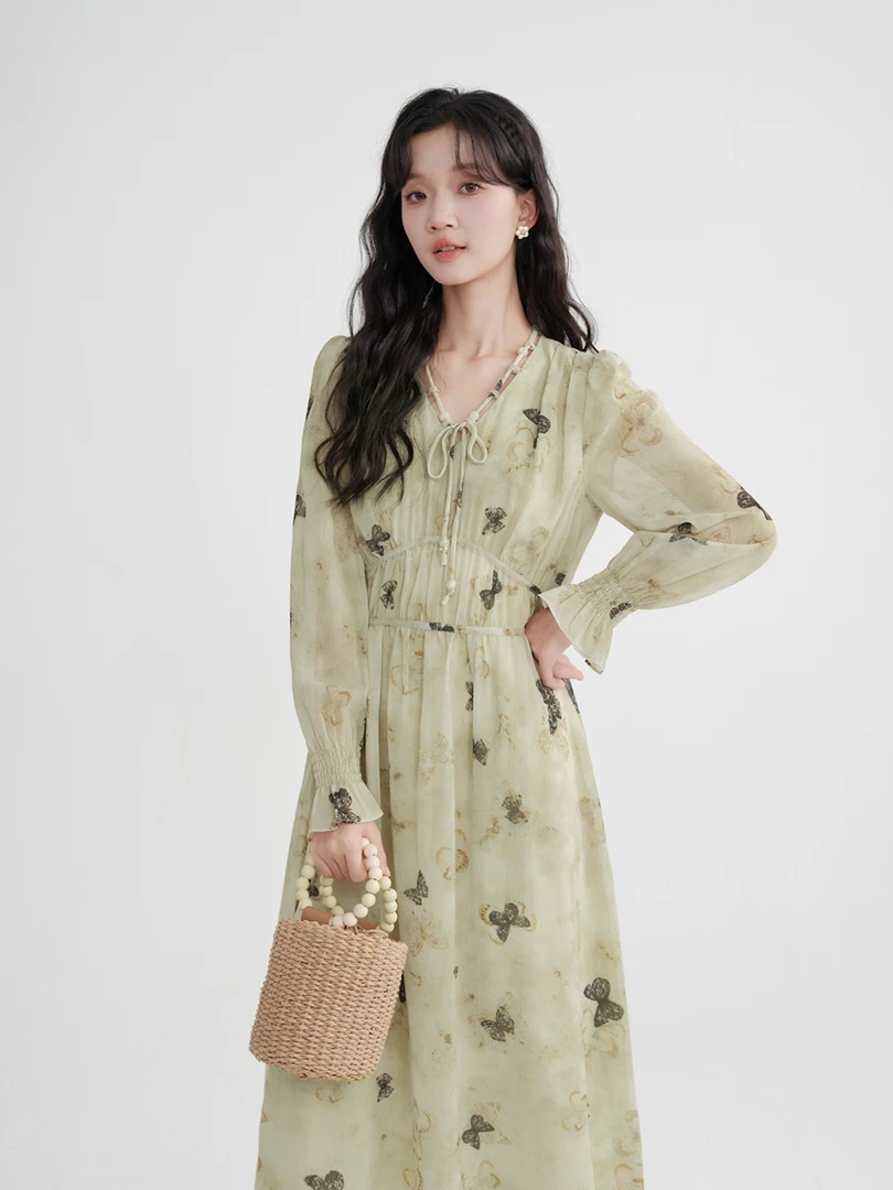 木易易 法式连衣裙女春秋2025新款V领长袖清冷感复古设计感长裙子