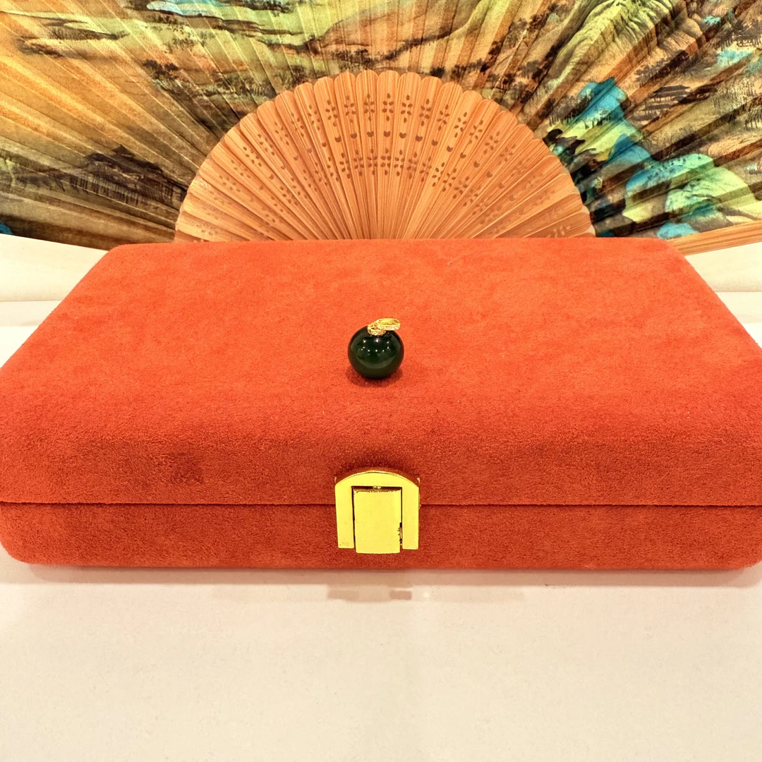 壹屿珠宝     122912  18k金配件和田玉典藏级吊坠