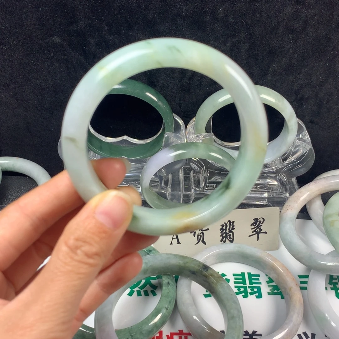 翡翠未镶嵌手镯40号   59.3圈