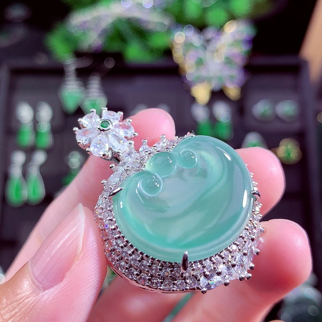 颈饰未镶嵌翡翠天然