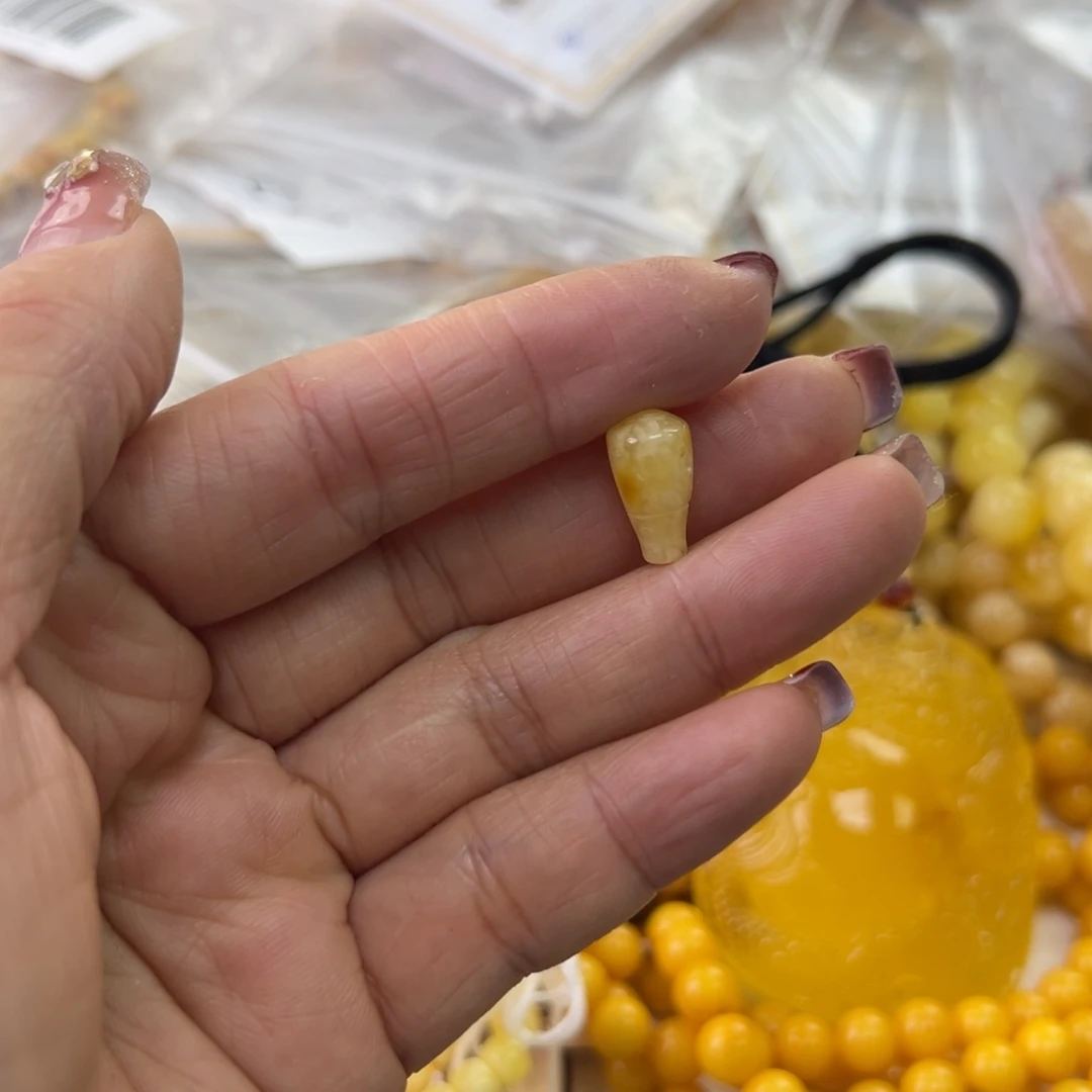 琥珀珠宝奇石未镶嵌