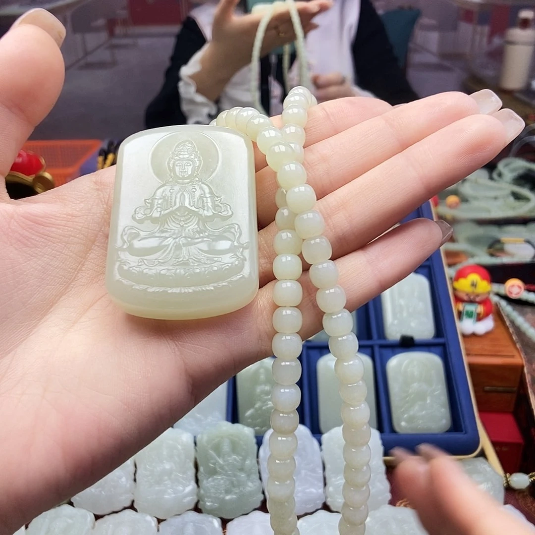 和田玉未镶嵌颈饰我*谁