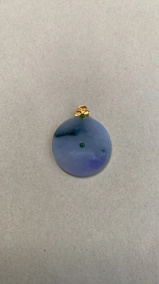 18K金镶嵌天然翡翠春彩无事牌时尚吊坠