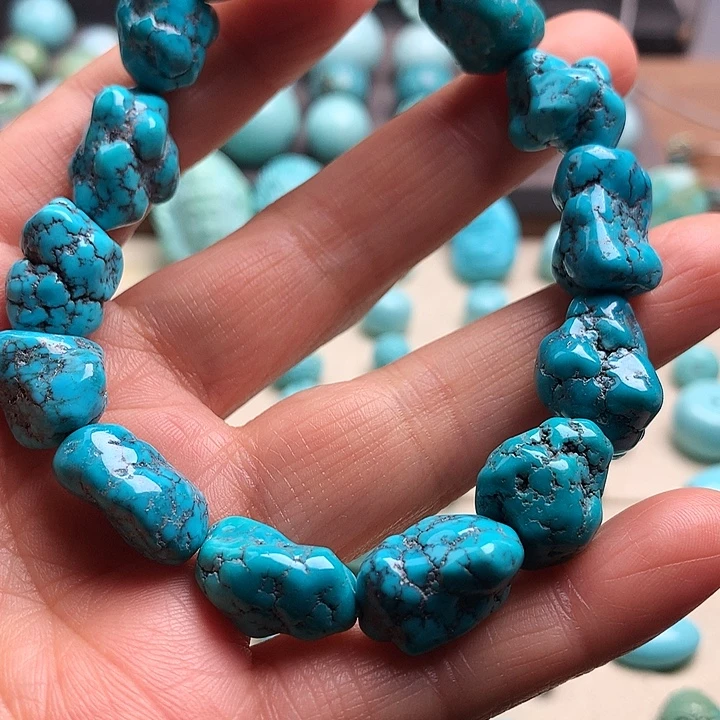 绿松石未镶嵌颈饰