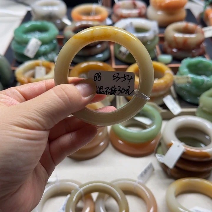 石英质玉未镶嵌手镯