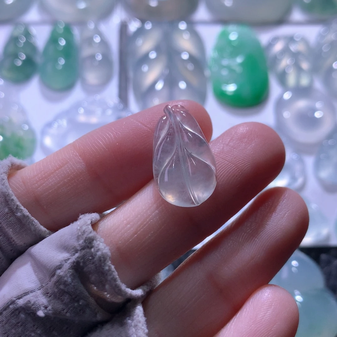 翡翠未镶嵌颈饰叶子