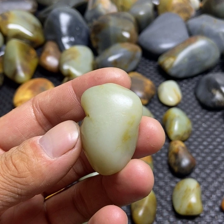 晴***）未镶嵌和田玉（糖玉）珠宝奇石