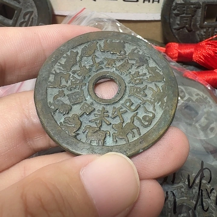基***人铜现代工艺品花钱